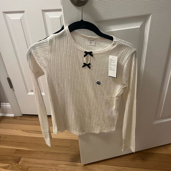 Abercrombie Girls long-sleeve pointelle bow tee - Picture 3 of 6